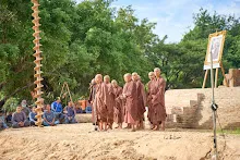 671025 พิธีตอกเสาเข็มแรก สถูปบูชาพ่อครู10.jpg