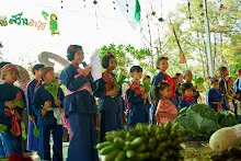 671230 สมุนพระรามแสดงร้องเพลง พิธีเปิดงานเพื่อฟ้าดิน คนมาดูงาน ทำ5ส ทำสวนบ่าย 140.jpg