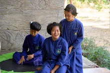 671214 สมุนพระราม เล่นเกมเดินโชว์ ขนหินทำน้ำตก 3.jpg