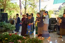 671230 สมุนพระรามแสดงร้องเพลง พิธีเปิดงานเพื่อฟ้าดิน คนมาดูงาน ทำ5ส ทำสวนบ่าย 257.jpg