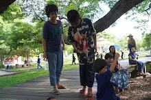 680706 เด็กสมุนพระรามไปเนินพอกิน ร่วมงาน ๙๐ ปี ลุงจำลอง ไปสะพานรถไฟสายมรณะ วัดถ้ำเสือ จามจุรีย์ยักษ์ 260.jpeg