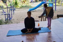 680109 สสธ.ม.4 ฝนเมล็ดพุทธรักษา ฝึกโยคะ สมุนพระรามชายช่วยร่อนทรายทำน้ำตก สวนน่ารัก 77.jpg