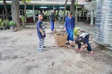 680703 เด็กสมุนพระรามนั่งรถไฟไปปฐมอโศก ร่วมงาน ๙๐ ปี ลุงจำลอง 7.jpeg