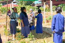 671230 สมุนพระรามแสดงร้องเพลง พิธีเปิดงานเพื่อฟ้าดิน คนมาดูงาน ทำ5ส ทำสวนบ่าย 218.jpg