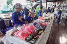671216 นร.สมุนพระรามไปขายสลัดโรล ที่อุทยานบุญนิยม วันแรก พาณิชย์บุญนิยม 2.jpg