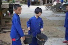 680602 สมุนพระราม และ สสธ.ขนทรายและปรับพื้นที่หน้าเฮือนศูนย์สูญ 9.JPG