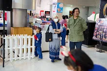 671225 สมุนพระรามร้องเพลงที่ห้างสุนีย์ ในวันคริสมาสต์ 45.jpg