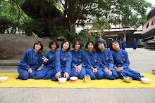 680314 ตักบาตรวันเลี้ยงส่งม.3 ม.6  24.JPG