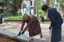 680602 สมุนพระราม และ สสธ.ขนทรายและปรับพื้นที่หน้าเฮือนศูนย์สูญ 61.JPG