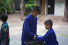 680602 สมุนพระราม และ สสธ.ขนทรายและปรับพื้นที่หน้าเฮือนศูนย์สูญ 7.JPG