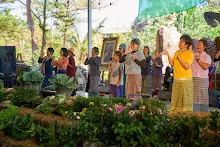 671230 สมุนพระรามแสดงร้องเพลง พิธีเปิดงานเพื่อฟ้าดิน คนมาดูงาน ทำ5ส ทำสวนบ่าย 241.jpg