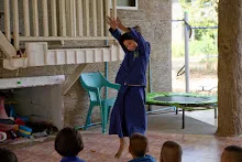671214 สมุนพระราม เล่นเกมเดินโชว์ ขนหินทำน้ำตก 9.jpg