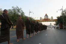 บิณฑ์หน้าลานพระรูป.JPG