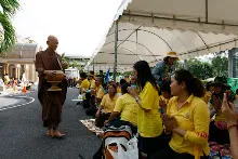 พท+สมณะบิณฑ์ที่งานชุมนุม (45).JPG