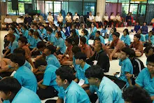 680528 อบรมนักเรียน รร.ขวาวใหญ่วิทยา ชมคลิปชีวิตร่ำให้ คลิปแนะนำชุมชน 18.JPG