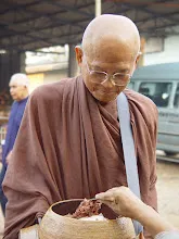 พท+สมณะบิณฑ์ที่งานชุมนุม (64).JPG