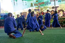 671230 สมุนพระรามแสดงร้องเพลง พิธีเปิดงานเพื่อฟ้าดิน คนมาดูงาน ทำ5ส ทำสวนบ่าย 297.jpg