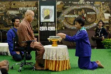 680411 พิธีรับกลด รุ่น กราบลาหลวงปู 20.jpeg