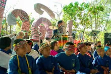 671230 สมุนพระรามแสดงร้องเพลง พิธีเปิดงานเพื่อฟ้าดิน คนมาดูงาน ทำ5ส ทำสวนบ่าย 186.jpg
