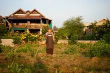 680120 สสธ.ม.4 ชาวชุมชน ถางหญ้า ทำแปลงสวนทำกิน 16.jpg