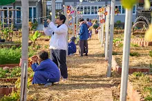 680103 สมุนพระรามดูแลสวนเช้า เย็น เปียหม่องเริ่มทำน้ำตก 118.jpg