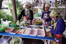 671216 นร.สมุนพระรามไปขายสลัดโรล ที่อุทยานบุญนิยม วันแรก พาณิชย์บุญนิยม 6.jpg