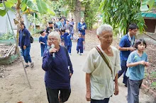 680703 เด็กสมุนพระรามนั่งรถไฟไปปฐมอโศก ร่วมงาน ๙๐ ปี ลุงจำลอง 110.jpeg