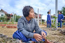 671216 สมุนพระราม ห่มดินสวนน่ารักด้วยฟางข้าว วัดระดับน้ำคลองไส้ไก่ 28.jpg