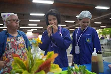 680529 สมุนพระราม สาธิตทำสลัดโรล งานอบรม นร.ขวาวใหญ่วิทยา สุรินทร์ 41.jpeg