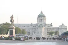 บิณฑ์หน้าลานพระรูป (11).JPG