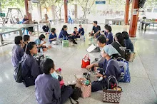 680703 เด็กสมุนพระรามนั่งรถไฟไปปฐมอโศก ร่วมงาน ๙๐ ปี ลุงจำลอง 16.jpeg
