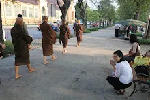 พท+สมณะบิณฑ์ที่งานชุมนุม (15).JPG