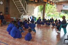 680527 ป.ต้น-อนุบาล เคารพธงชาติ ป.ปลาย กิจกรรม ถาคเช้า ก่อนไปกินข้าวศาลาฯ 33.jpeg