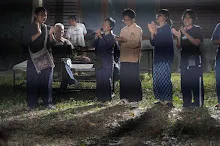 680706 เด็กสมุนพระรามไปเนินพอกิน ร่วมงาน ๙๐ ปี ลุงจำลอง ไปสะพานรถไฟสายมรณะ วัดถ้ำเสือ จามจุรีย์ยักษ์ 291.jpeg