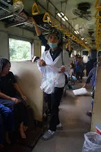 680703 เด็กสมุนพระรามนั่งรถไฟไปปฐมอโศก ร่วมงาน ๙๐ ปี ลุงจำลอง 127.jpeg